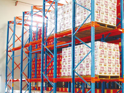 Disparo a través de las estanterías de paletas 1000 mm X 1200 mm para la industria de alimentos y bebidas