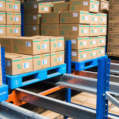 Sistema de almacenamiento tridimensional en el almacén del vehículo de transporte y transporte Sistema automatizado de almacenamiento y recuperación ASRS