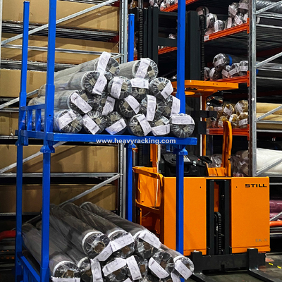 Estante de apilamiento para el rollo de tejido Estante de apilamiento portátil para el almacenamiento de telas